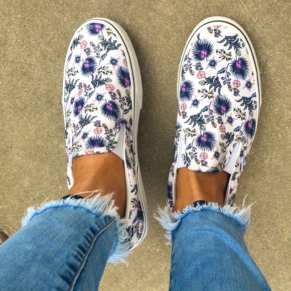 NEW VANS SNEAKERS - Picture 3 of 12